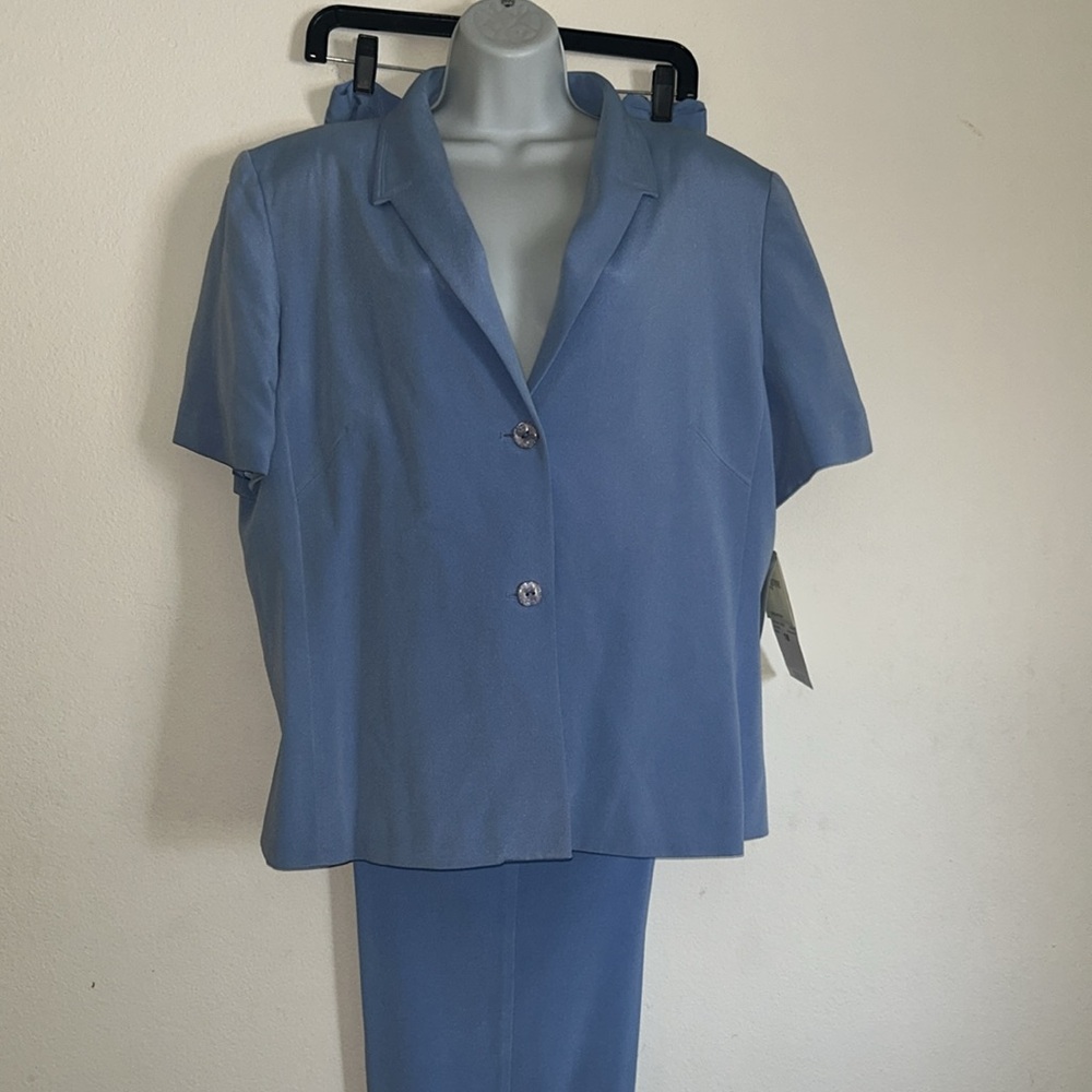 Larry Levine 2 Pc Suit Lined Blazer Matching Trousers Size 18